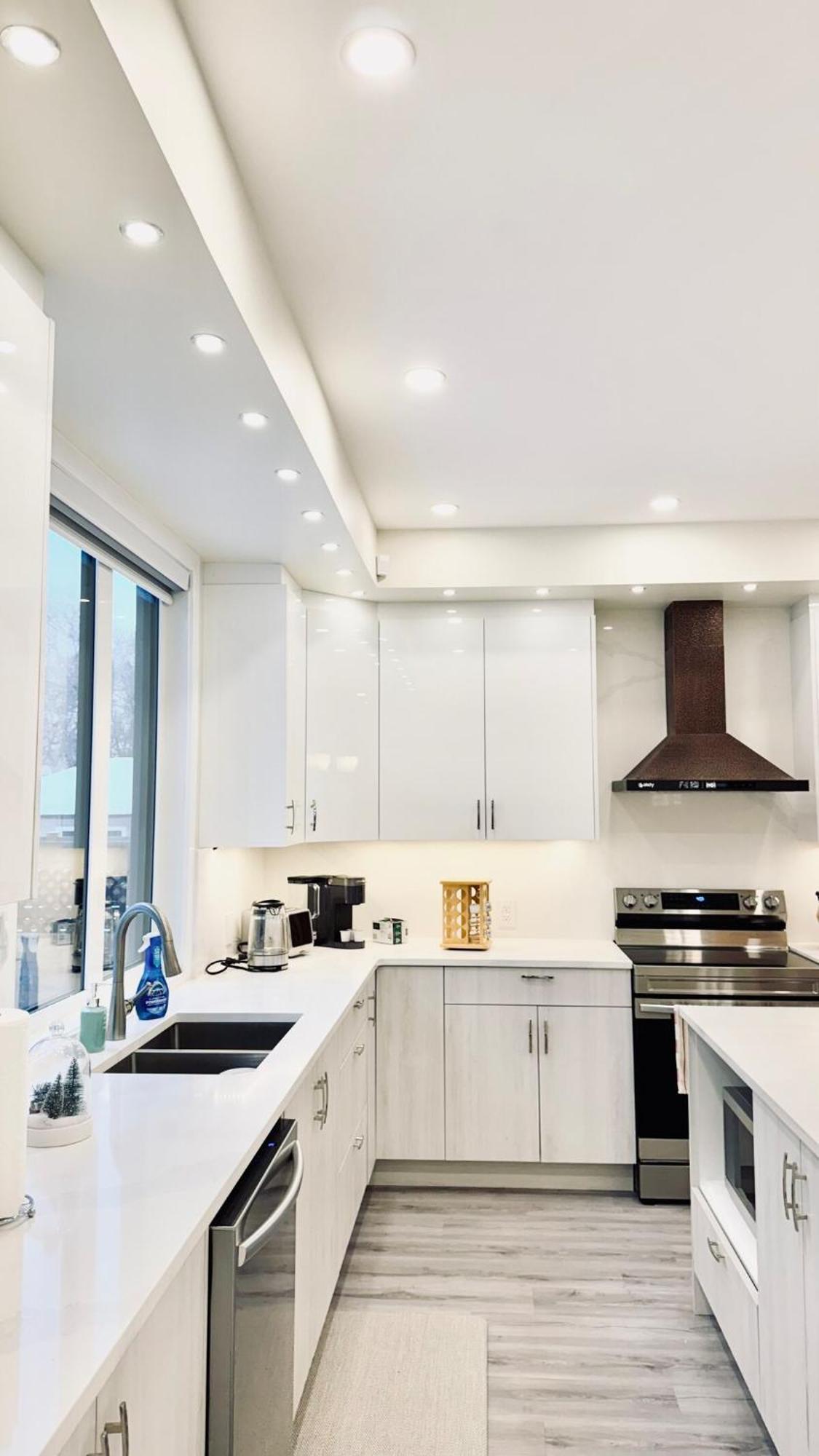 3 Story Luxury Cozy Sleek *