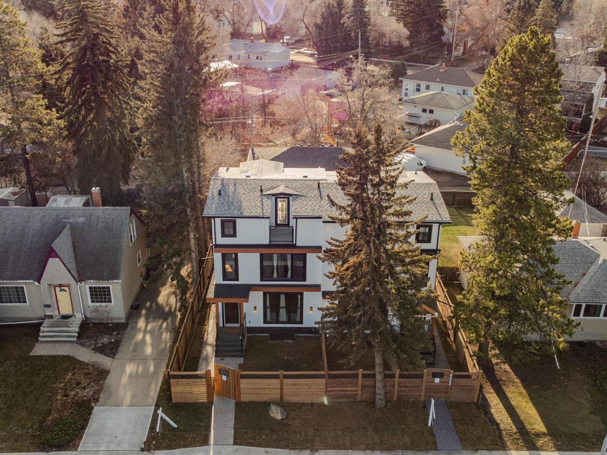 Holiday home 3 Story Luxury Cozy Sleek Edmonton